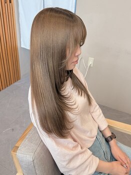 オクユキ(OKUYUKI)の写真/髪を綺麗に見せるから触れたくなる髪へ。濃密な美容成分を贅沢にチャージ。カシミヤのような上質なツヤ髪。