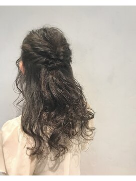 ヴァンクシー バイ ルナ(VANKCY by Luna) 【Neolive plus 向ヶ丘遊園】ラフで抜け感アリ!なハーフアップ