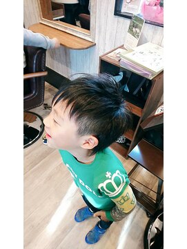 ヘアスタジオ 46(HAIR STUDIO 46 YONROKU) 小学生以下カット¥2700