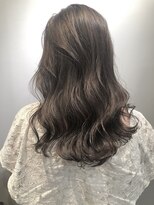 リバレッジ 白金(Leverage) ナチュラルハイライト柔らかいグレージュ