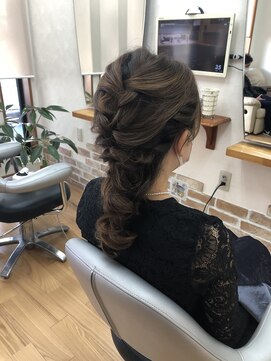 エイチワイヘアーデザイン(HY hair design) 編みおろしアレンジ