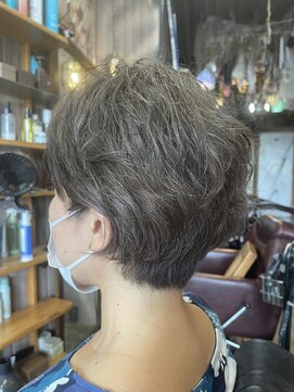 オーバーキャプテンネイキッド(OVER CAPTAIN NAKED) 白髪をぼかしたファッションカラー