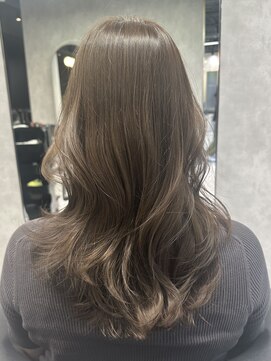 シティ(CITY) オリーブベージュカラー×ミディアムレイヤーカット【CHICA】