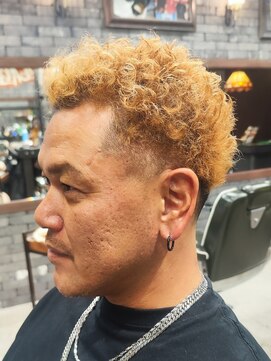 フォーコーナーズカットショップスリーセント 栄(FourCornersCutShop 3/cent) ブリーチ/仏陀パーマ/スパイキーショート/フェードカット