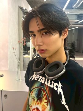 ベイルーム(BAYROOM by HONEY omotesando) 横浜　センターパート　曲がる縮毛矯正　ブルーブラック3