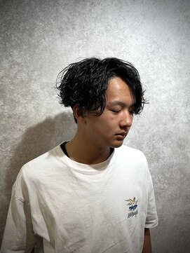ラルス(Larus) 刈り上げセンターパート/波巻きツイストスパイラル/本八幡