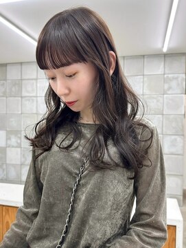 テトヘアー(teto hair) 明るめベージュ　透け感カラー　ミディアムレイヤー　ツヤ感