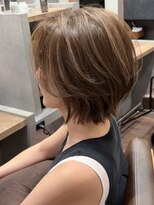 ルム 立川(Lum.)&nbsp;白髪ぼかしハイライト　くびれショート　長めショート