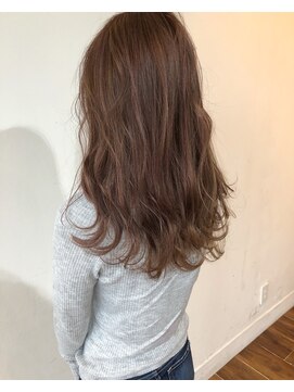 ヘアデザイン ソラ(Sola) ピンクベージュ暖色系 無造作ゆるふわウェーブロング