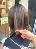 コントラストハイライト/ブリーチカラー/前下がりボブ