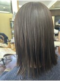 アッシュベージュ×切りっぱなしボブ