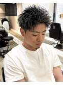 短髪スパイキーアップバングメッシュカラー