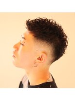 ウネ(une)&nbsp;スキンフェード&ミックスパーマ