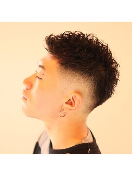 ウネ(une) スキンフェード&ミックスパーマ