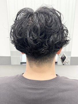 ココ 本八幡(KOKO) 波巻きツイストスパイラルフェザーパーマ刈り上げセンターパート