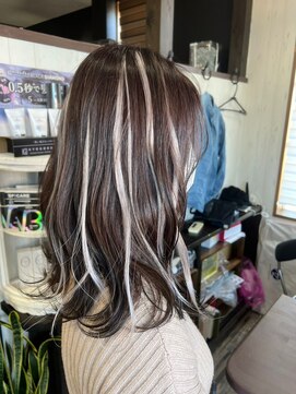 ヘアー リードレス(hair Re:dress) 暗髪ホワイトメッシュカラー◎S字ウェーブスタイル