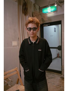 トゥ(TOE) ブリーチ×スパイキーショート