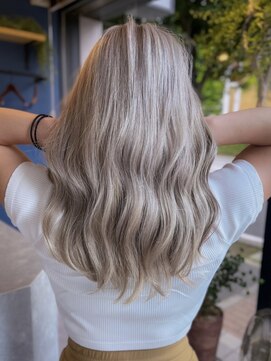 リノショアーズ 日本大通り店(RINOSHORES) 【ブリーチ＋ワンカラー】 ホワイトグレージュ/セミロング