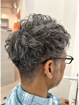 プーン(POON) 大人グレイ×ツイストパーマショート