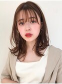 サイドバング斜めバングミルクティーブロンドくせ毛風カール
