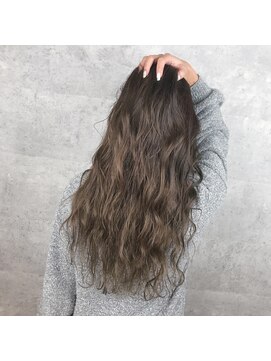 アンダーバーホワイト 天王寺阿倍野店(_WHITE) 外国人ウェーブ_ハイライト_モノトーンアッシュ_モテ_ロング