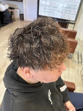 レガ(le ga) 緩めツイスパ×刈り上げマッシュ