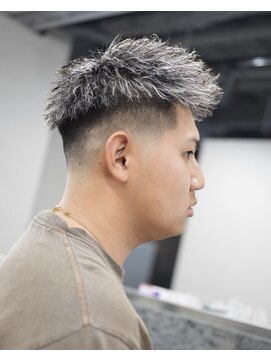 スラッシュ(SLASH) ツイストパーマ/短髪/ホワイトメッシュ/スキンフェード/姫路