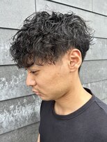 ヒュイル バイ ニアウ(Hwyl by Niau)&nbsp;メンズマッシュパーマ波巻スパイラルパーマニュアンスパーマ眉毛