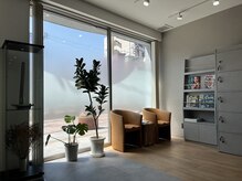 ナル(hair salon Nalu)の雰囲気（自然光が入って明るい雰囲気の店内でリラックス♪）