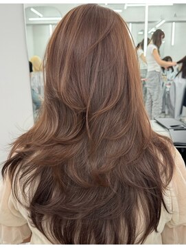 アマトウキョウスマートサロン(AMA TOKYO×Smart Salon) ヘーゼルベージュ　ブリーチなし　レイヤーカット　海外風