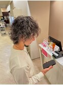 強めのパーマとハイトーンで魅力◎マッシュウルフ