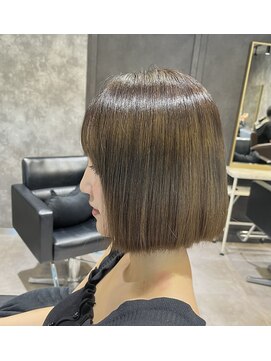 プラスイズム(PLUSISM) 艶髪ボブ