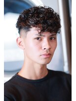 チルチェア 横浜(CHILL CHAIR)&nbsp;スペインカール×フェード <横浜駅/バーバー/床屋/理容室/横浜>