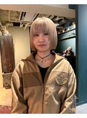 透明感抜群ハイトーンレイヤーボブカットブリーチデザインカラー