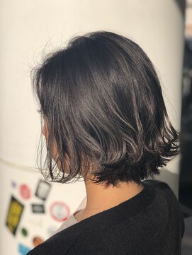 アルール バイ フェローズ(ARULE by fellows) 外ハネショートグラデーション//darkgray