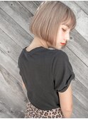 切りっぱなしボブ　ベージュヘア