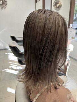 ステララヴェスト(Stella L'ovest) ミルクティーカラー