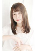 顔周りレイヤーのカジュアルストレート
