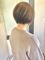 アバース(abirth)&nbsp;丸さと質感かるめのショートボブ　30代40代