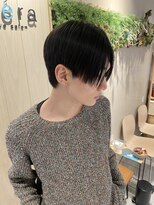 メンズナチュラルストレートセンターパートスタイル