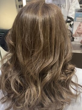 ジャン クロード ビギン 横浜ベイクオーター店(JEAN CLAUDE BIGUINE) 大人可愛い　透明感　ベージュブラウン　ゆる巻き