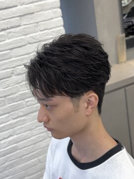 オーバルバイアピッシュ(OVARL by apish) ショートフェザーリバースメンズセンターパート毛流れパーマ