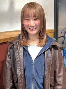 アトリエ(atelier.) ミルクティー　くすみベージュ　顔周りレイヤー　ダブルカラー