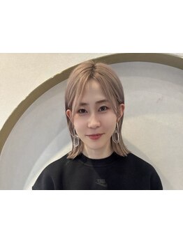 長い美容師歴で培ったプロ目線と女性ならではのライフスタイルに溶け込む提案であなたの日常を輝かせます◇