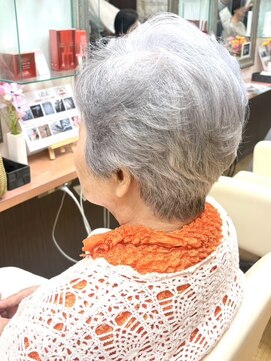 ヘアーメイク ツインズ(Hair Make TWINS) 上品に魅せる*白髪をいかした大人ショート