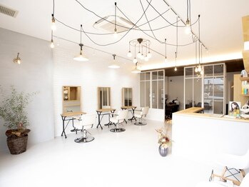 スプールヘアデザイン(SPOOL Hair design)の写真/清潔で心地よい空間でリラックス♪ゆったりとした時間が流れる、贅沢なサロンタイムをお過ごし下さい。