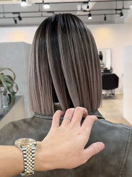 メリー オオサカ(Merly Osaka) 心斎橋/バレイヤージュ/レイヤーカット/海外レイヤー