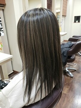 カットインファーチェ CUT IN face ダークグレージュ×ハイライト