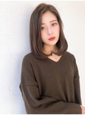清楚な大人の雰囲気漂うミディアムボブ