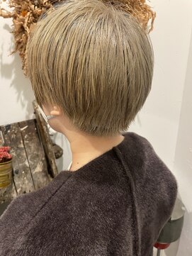 コーエン(coaen) ホワイトベージュショート